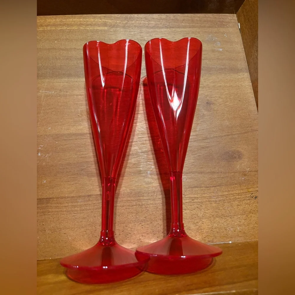 Red Heart-Shaped Champagne Flutes plastic - Picture 3 of 4